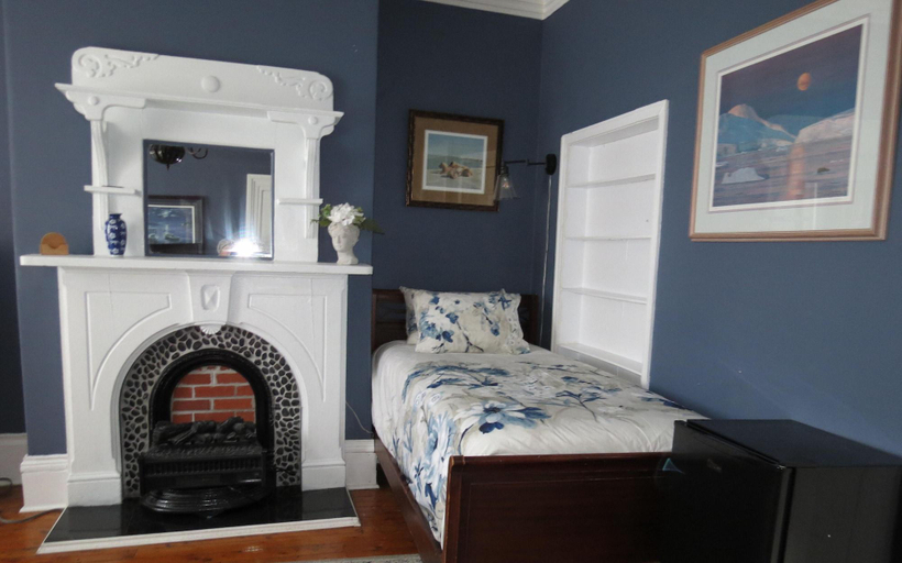 Bedroom 3, The Roses Heritage Inn, Division No. 1