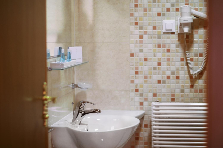 Bathroom 5, Hotel Venko, Brda