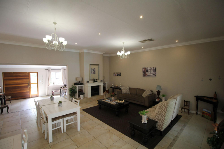 Lobby 4, House On Olof Palme, Windhoek Rural