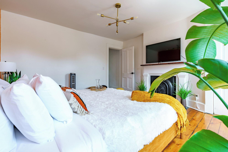 Room 2, Jungle House Urban Lofts Â€“ Arena District & Sh, Franklin