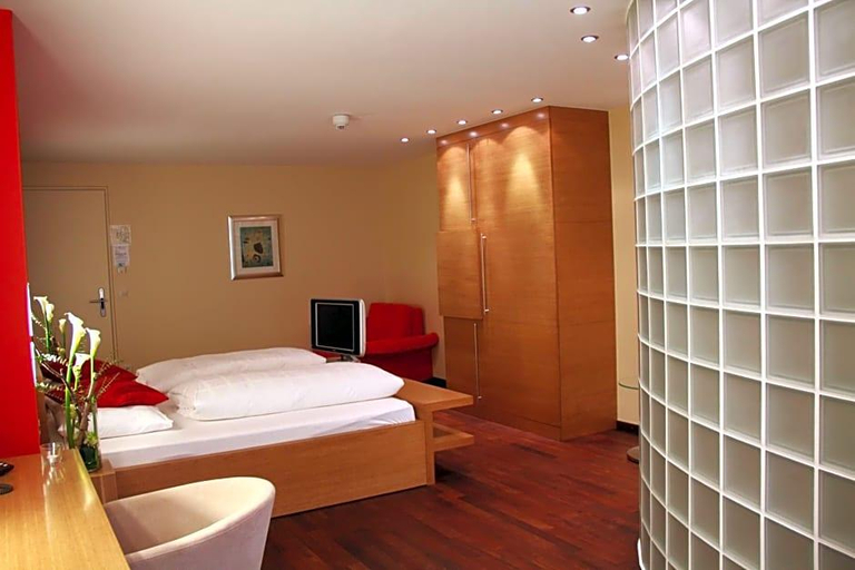 Bedroom 3, Hotel Restaurant Schwan, Main-Tauber-Kreis