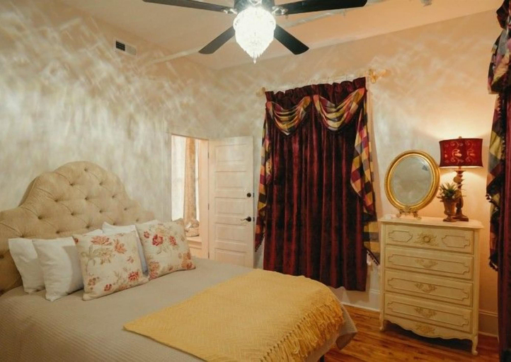 Bedroom 2, Bonaparte Castle, Rowan