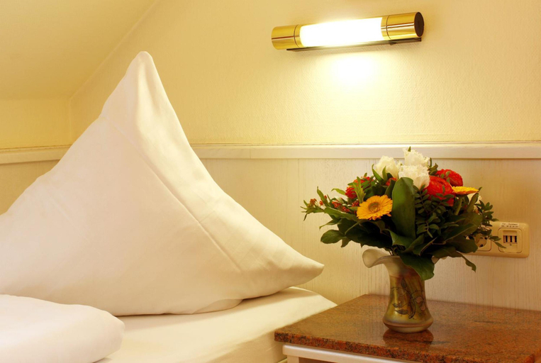 Bedroom 4, Appartementpension Zum Zacherl, München