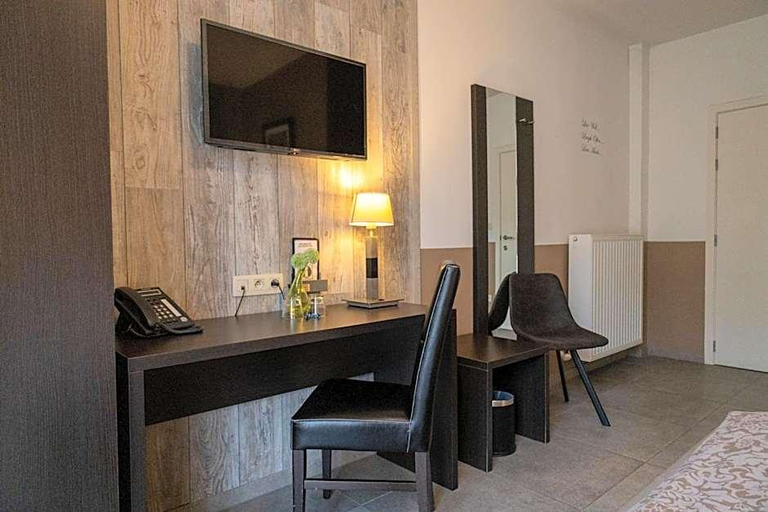 Bedroom 5, Hotel De Maaskant, Limburg