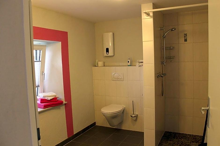 Bathroom 3, Altes Schulhaus, Bernkastel-Wittlich