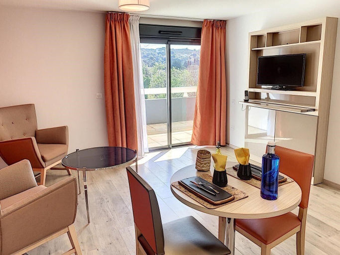 Room 5, Zenao Le Cannet, Alpes-Maritimes