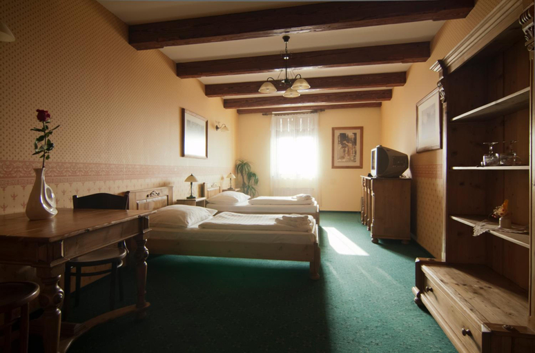 Bedroom 2, Hotel Caffe Silesia, Frýdek-Místek