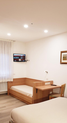 Bedroom 2, Hotel Cantaleone, Trento