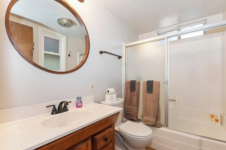 Bathroom 3, Summit Happy Mountain Cabin, San Bernardino