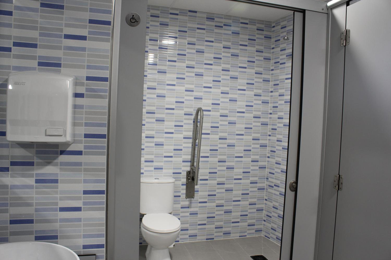 Bathroom 5, Albergue Folgueira, Lugo