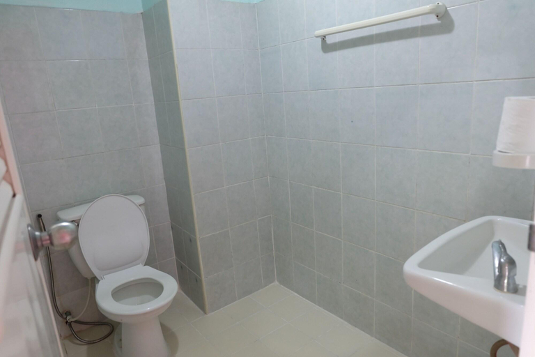Room 5, Pop 75429 101 Place Navanakorn, Phra Nakhon