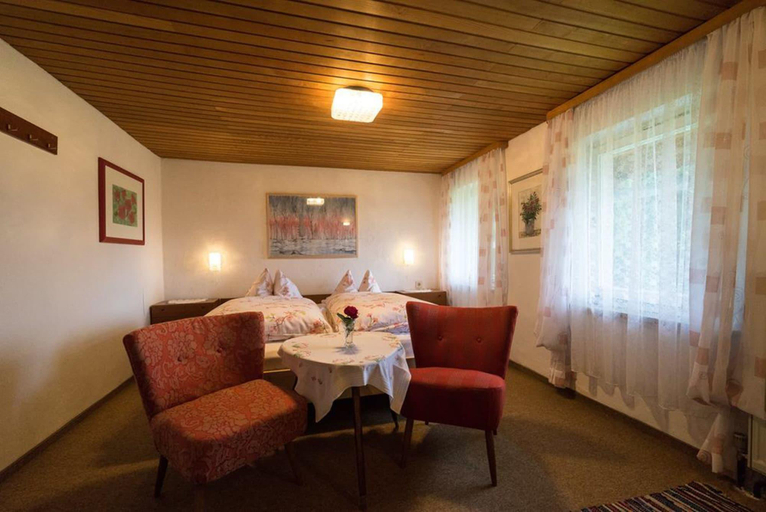 Room 5, Haus Am Waldesrand, Regen