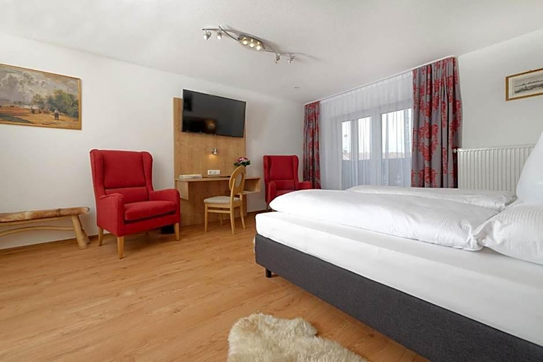 Bedroom 5, Hotel Chiemseepanorama, Rosenheim