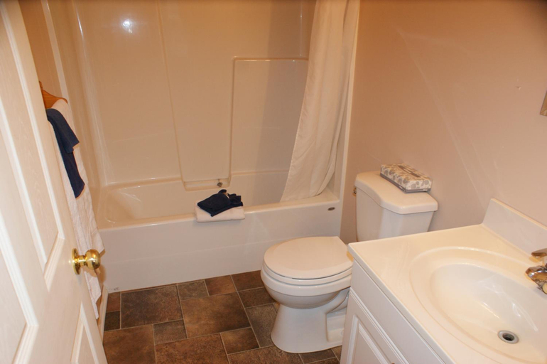 Bathroom, Elks Motel, Okanagan-Similkameen