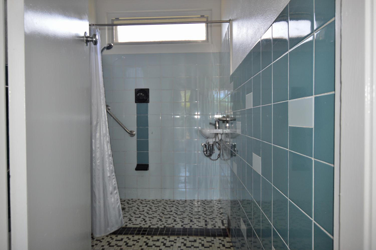 Bathroom 5, Mittagong Motel, Wingecarribee