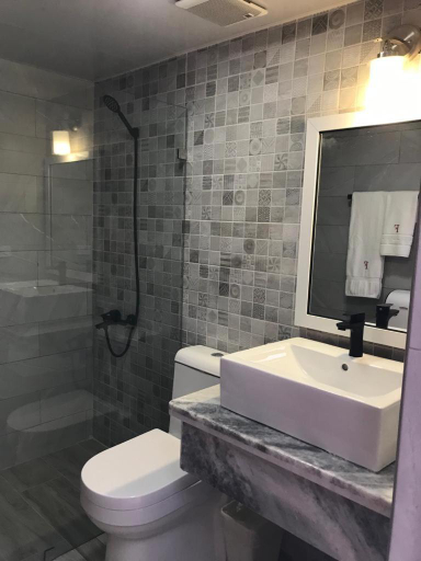 Bathroom 4, Hotel & Casino Flamboyan, Salvaleon de Higuey