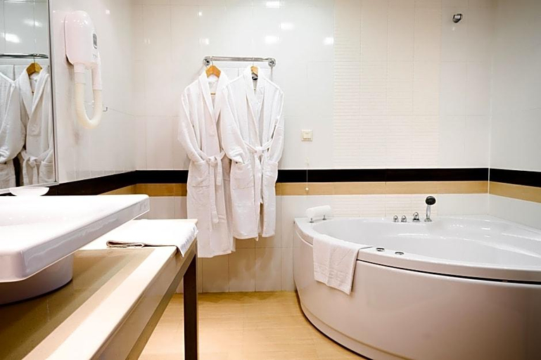 Bathroom 4, Park Hotel Green Europe, Haskovo