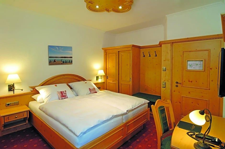 Bedroom 3, Alpenhof, Starnberg