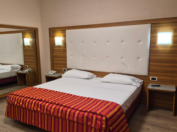 Bedroom 3, Hotel Motel 2, Piacenza