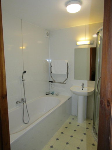 Bathroom 3, The Belted Will Inn, Cumbria