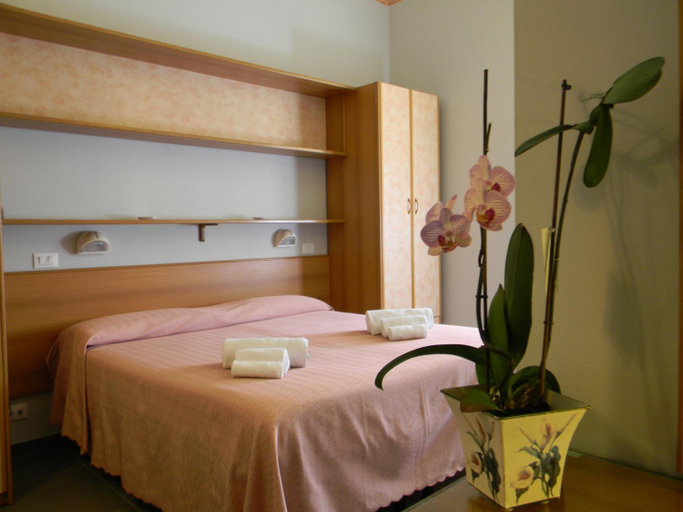 Bedroom 3, Hotel Parma Mare, Massa Carrara