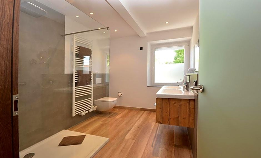 Bathroom 4, Landgasthof Scheubel, Erlangen-Höchstadt