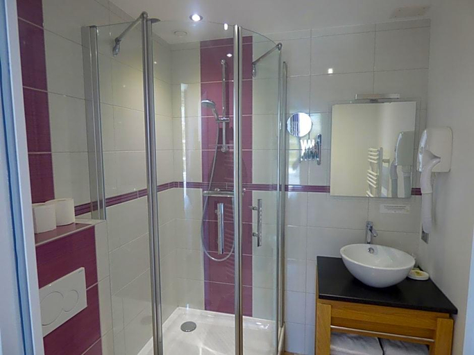 Bathroom 4, Auberge De L Abbaye, Manche