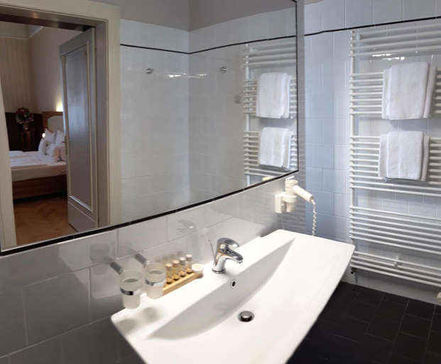 Bathroom 4, Hotel Okresní Dům, Hradec Králové