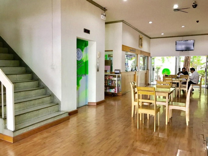 Food & Drinks 5, Coop Dopa Hostel, Dusit