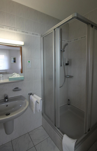 Bathroom 1, Hotel Restaurant Am Rosenhv Gel, Schmalkalden-Meiningen