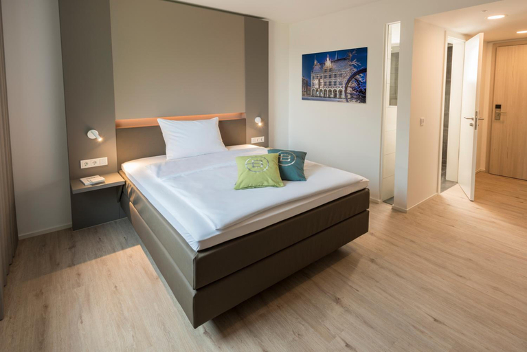 Bedroom 1, Motel B, Borken
