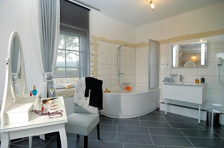 Bathroom 5, Landhaus Heidekrug, Hildesheim