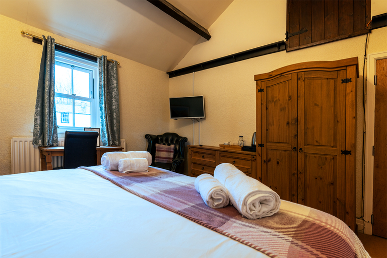 Bedroom 2, The Strands & Screes Inn, Cumbria