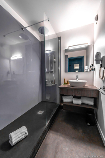 Bathroom 5, Les Hauts de Kerano, Côtes-d'Armor
