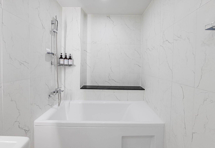 Bathroom 4, Star Light, Yeongdeungpo