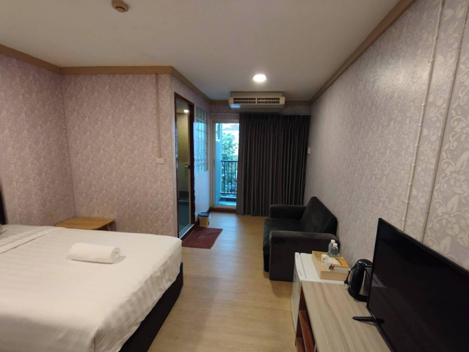 Room 4, Oyo 75446 Travis Inthamara 49, Din Dang