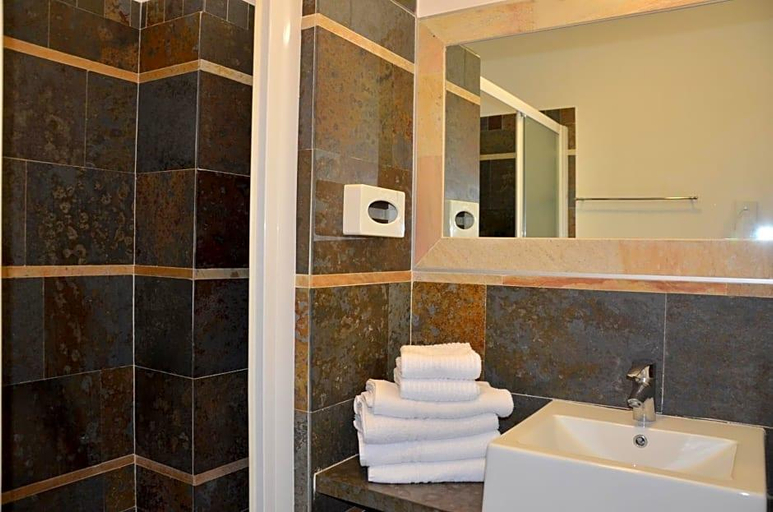 Bathroom 5, Hotel Mirage, Ravenna