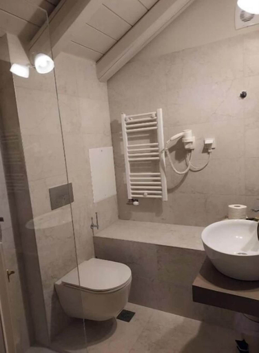 Bathroom 5, KATIKIA ZAGORI, Epirus