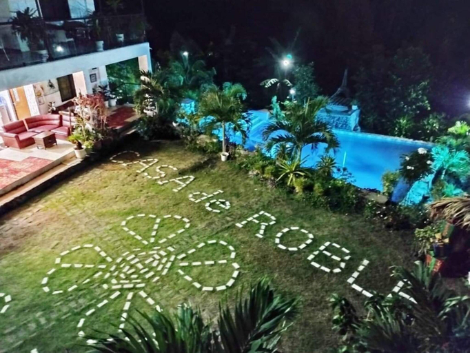 Others, Casa De Robles, Tanay