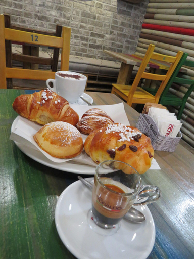 Food & Drinks 3, L'arco e il vico, Napoli