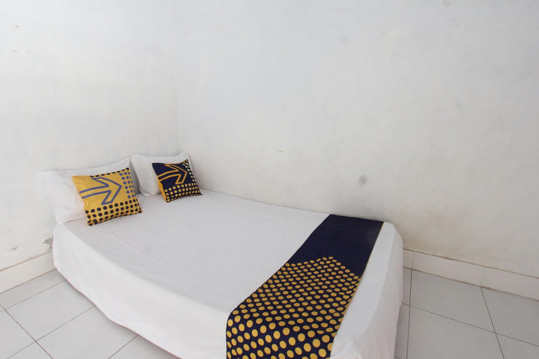 Room 4, Oyo Life 93153 Kos Jenggala, Lombok