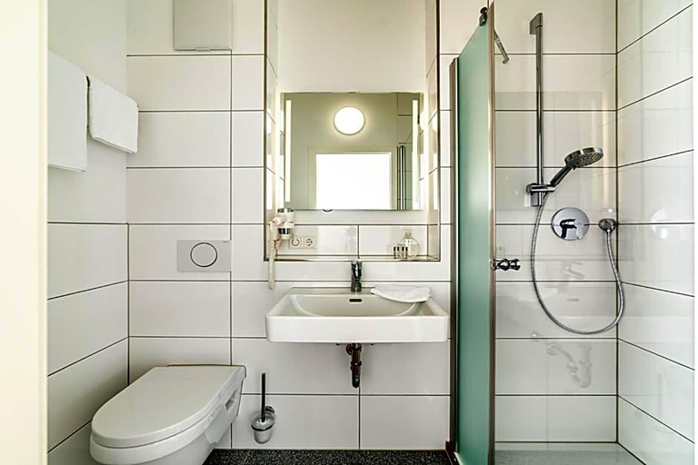 Bathroom 4, Hotel Am Stadtrand, Esslingen