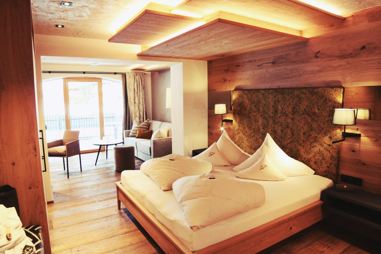 Bedroom 1, Hotel Bogner Hof, Reutte