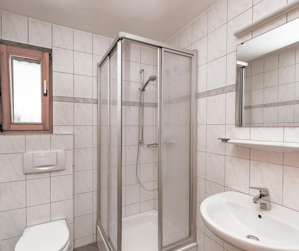 Bathroom 3, Hotel Bett & Frühstück, Groß-Gerau