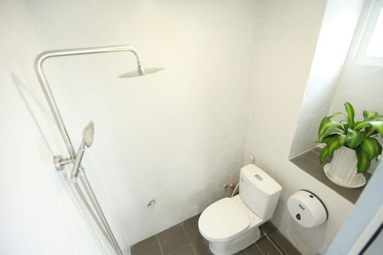 Bathroom 4, Sleepbox Hostel Phu Quoc, Phú Quốc