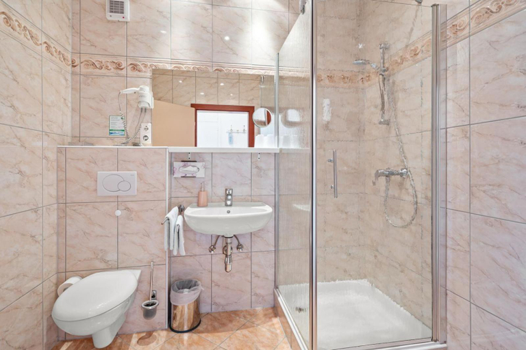 Bathroom 4, Hotel Nikolasch, Spittal an der Drau