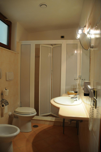 Bathroom 1, Hotel Barbieri, Cosenza