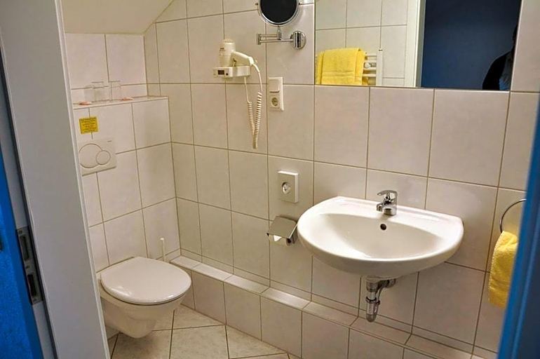 Bathroom 4, Hotel Bv Rgerhof, Saarpfalz-Kreis