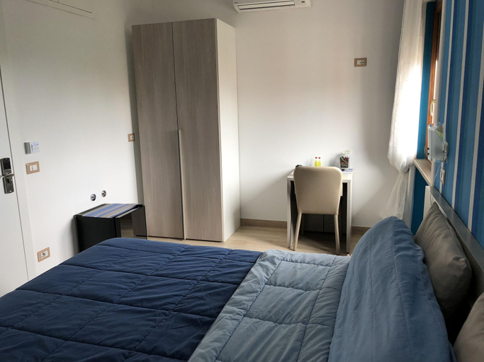 Bedroom 4, English Inn rooms, Napoli