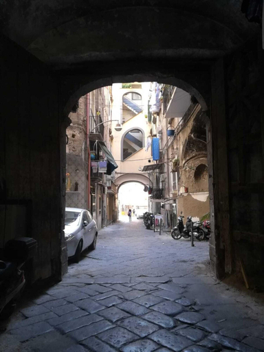 Exterior & Views, L'arco e il vico, Napoli